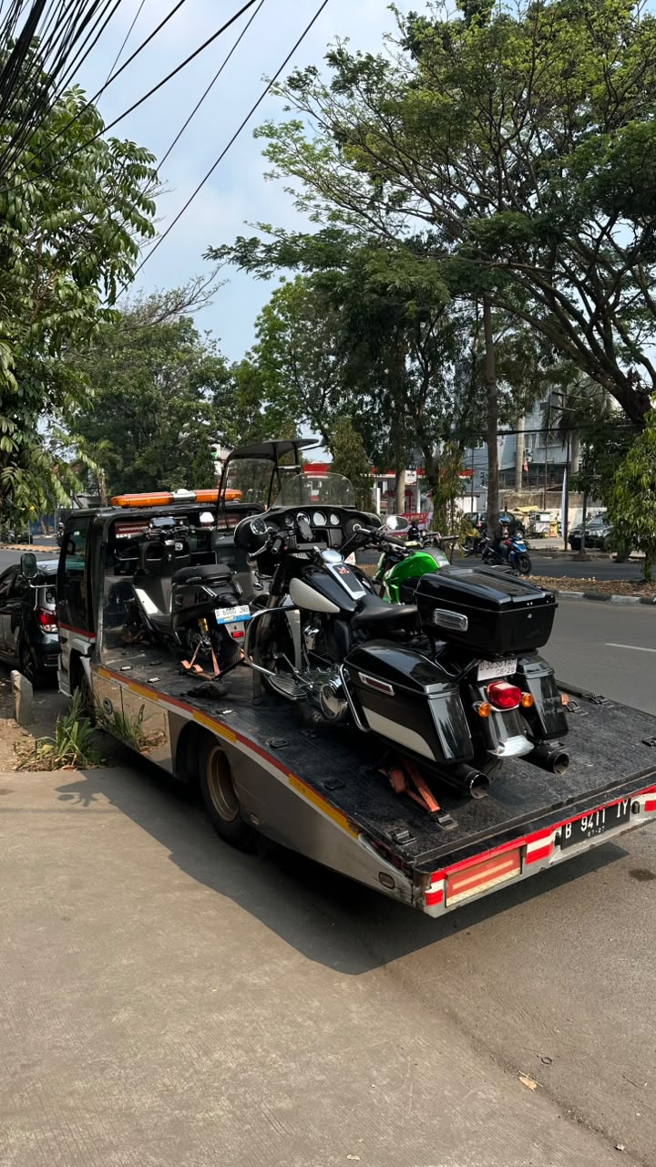 Towing motor gede Harley-Davidson